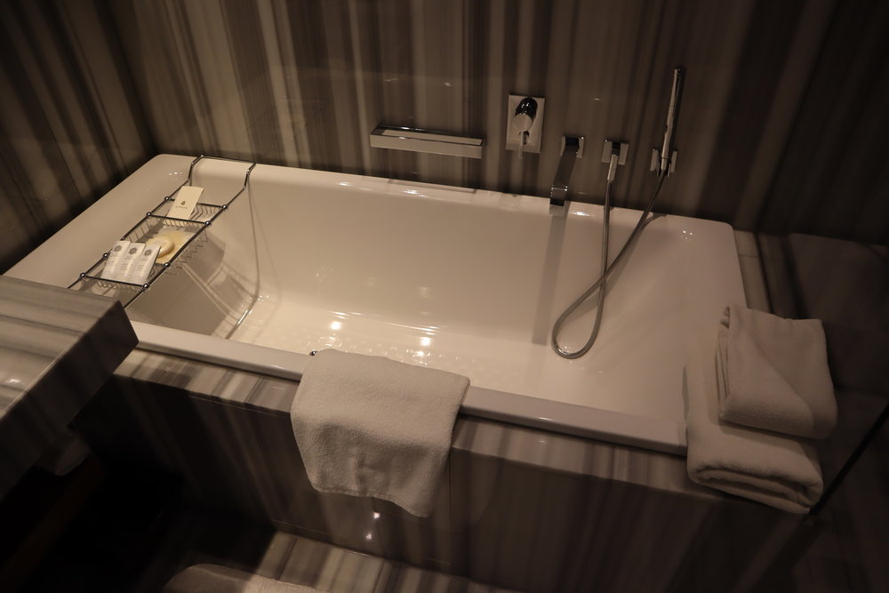 St. Regis Istanbul – St. Regis Suite bathtub