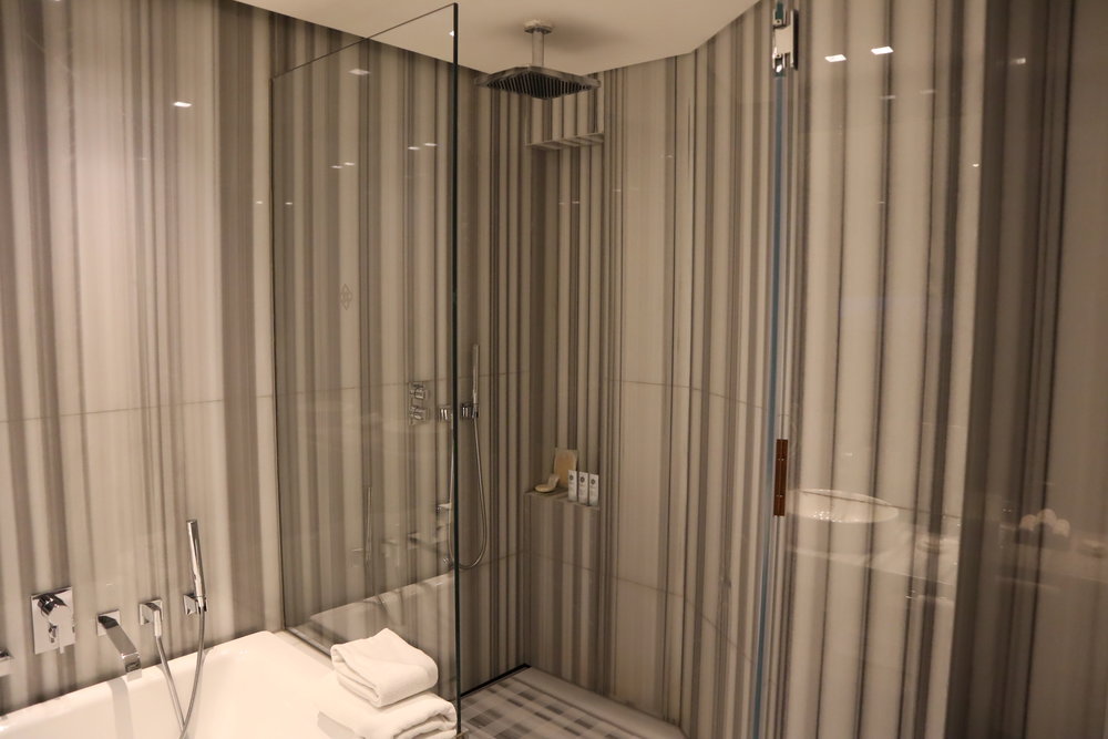 St. Regis Istanbul – St. Regis Suite shower