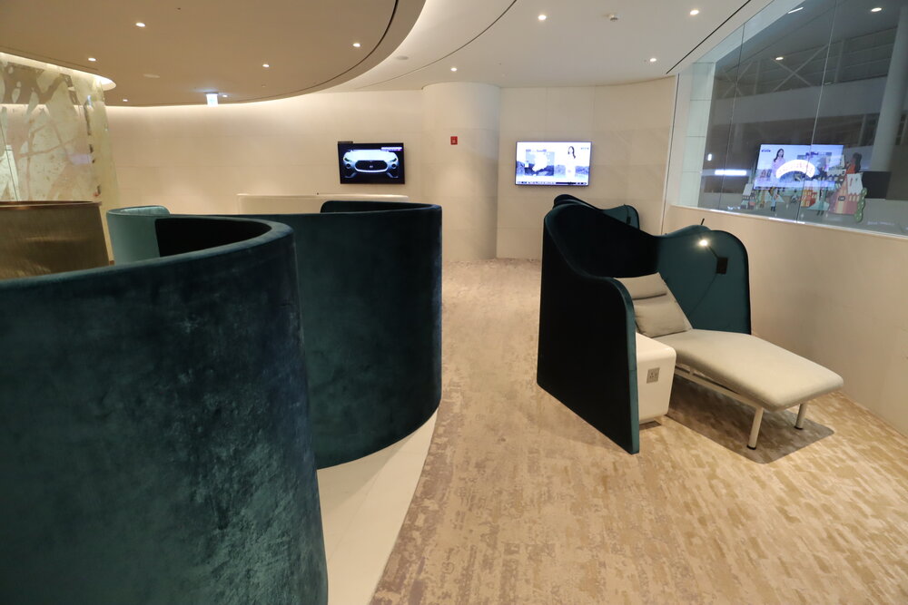 Korean Air First Class Lounge Seoul – Recliner booth