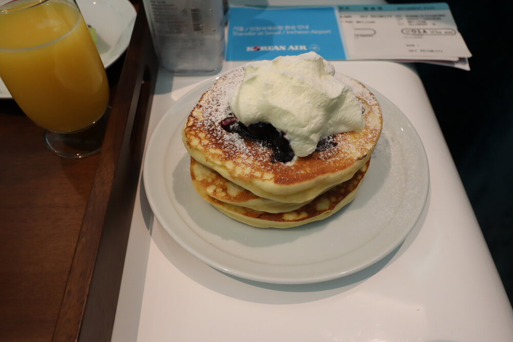 Korean Air First Class Lounge Seoul – Blueberry pancakes