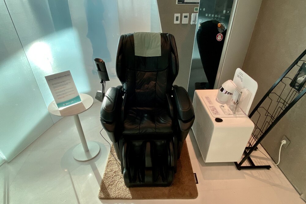 Korean Air First Class Lounge Seoul – Massage room