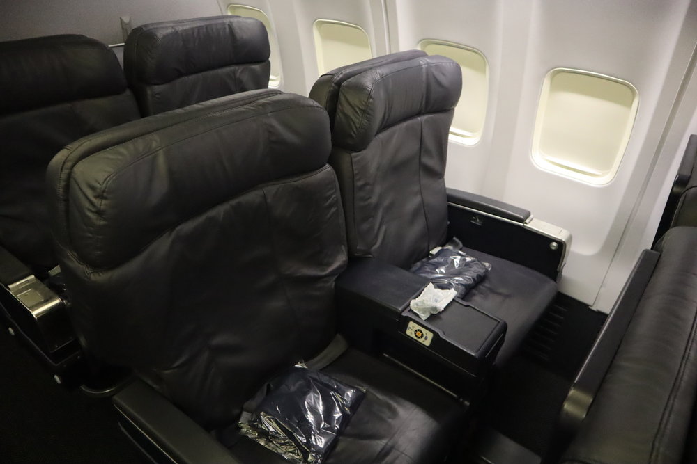 United 737 business class – Cabin