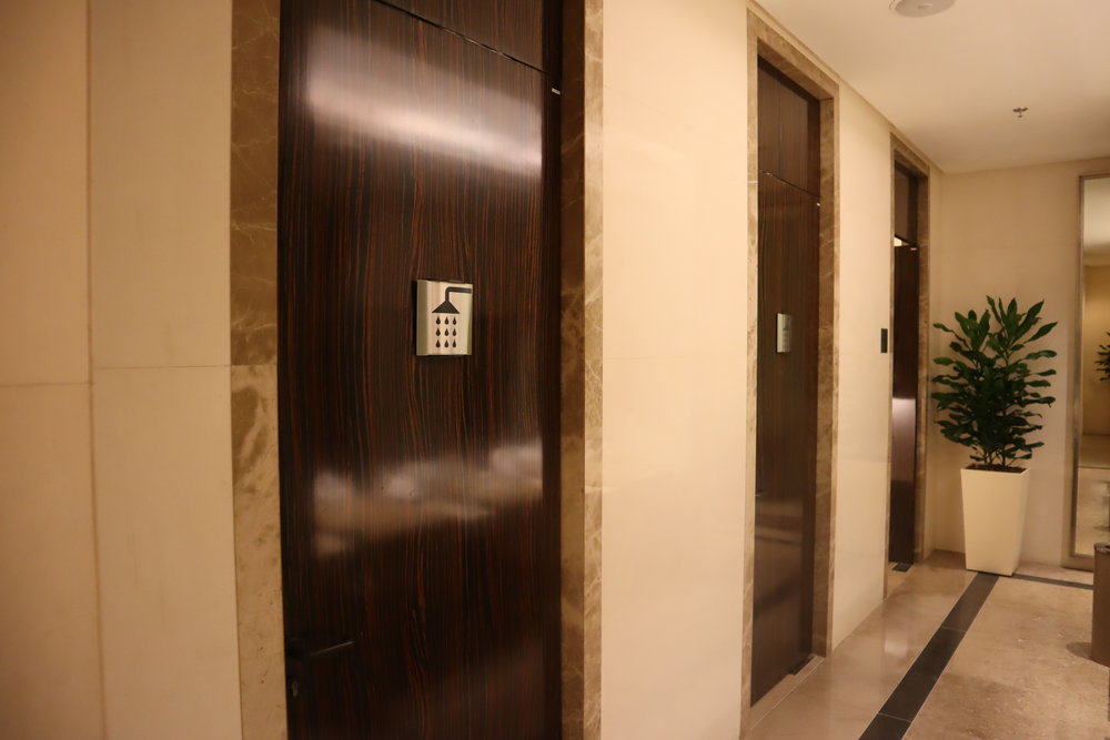 The Private Room by Singapore Airlines – Shower rooms