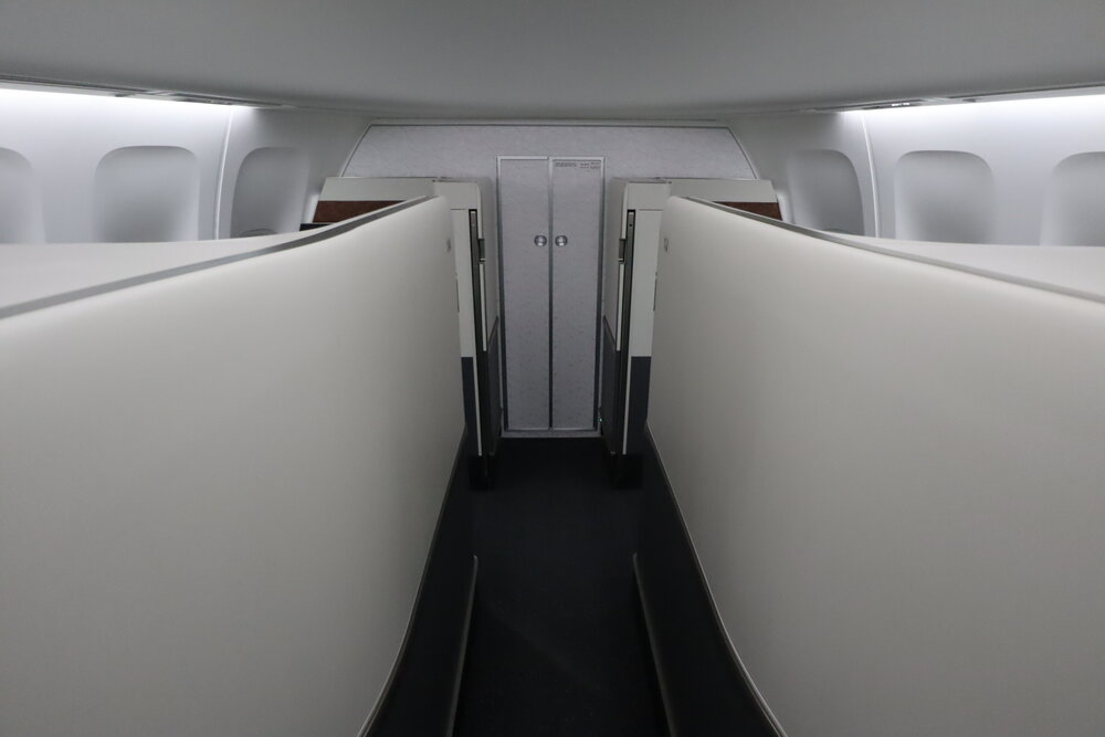 Korean Air 747 First Class – "Hallway” to Seats 1A and 1J