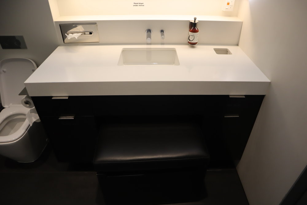 Air New Zealand Lounge Auckland – Shower room sink