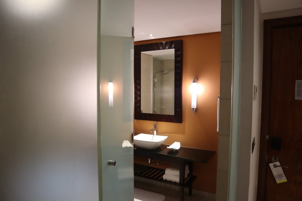 Accra Marriott Hotel – Bathroom