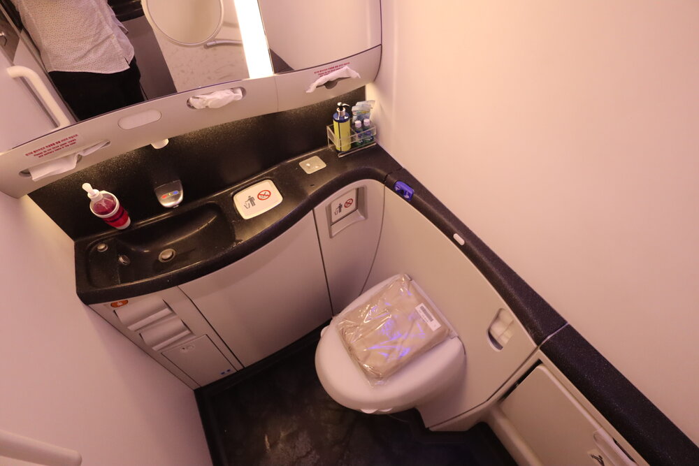 Korean Air 747 First Class – Restroom