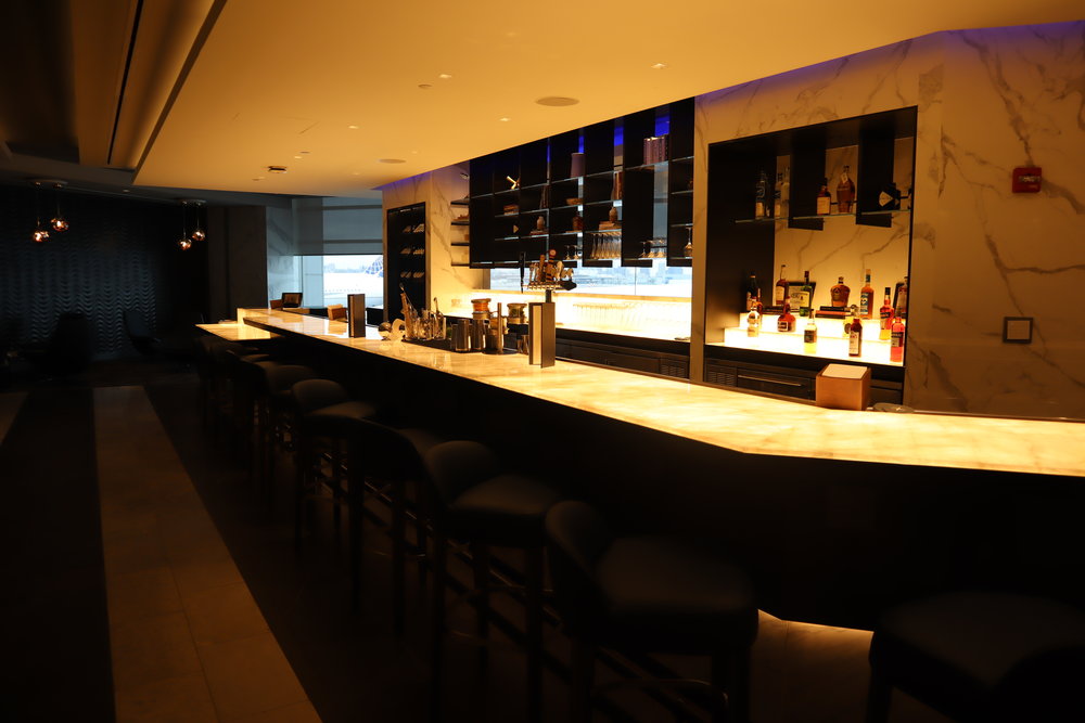 United Polaris Lounge Newark – Bar