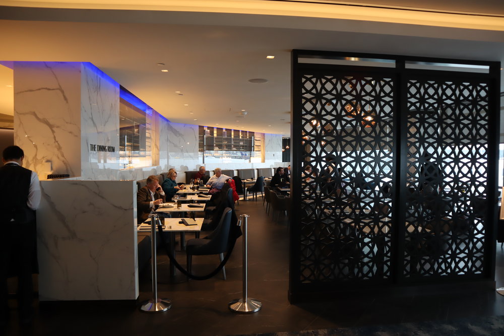 United Polaris Lounge Newark – The Dining Room