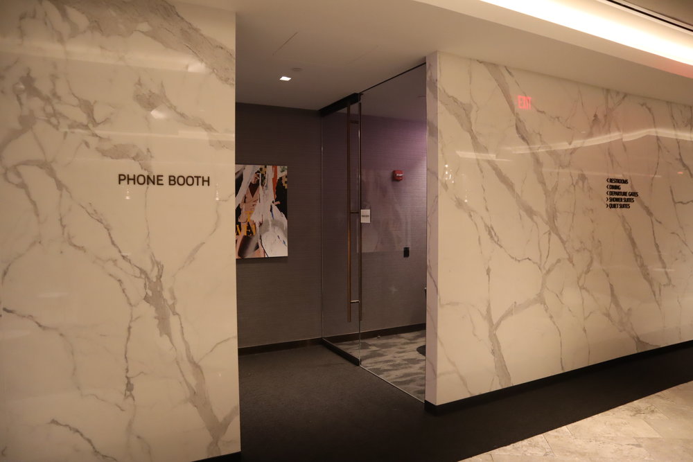 United Polaris Lounge Newark – Phone booths