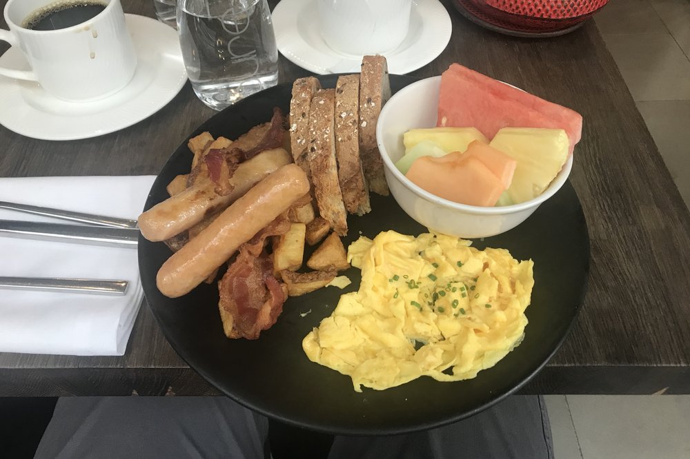 Renaissance Montreal Downtown – Renaissance Breakfast