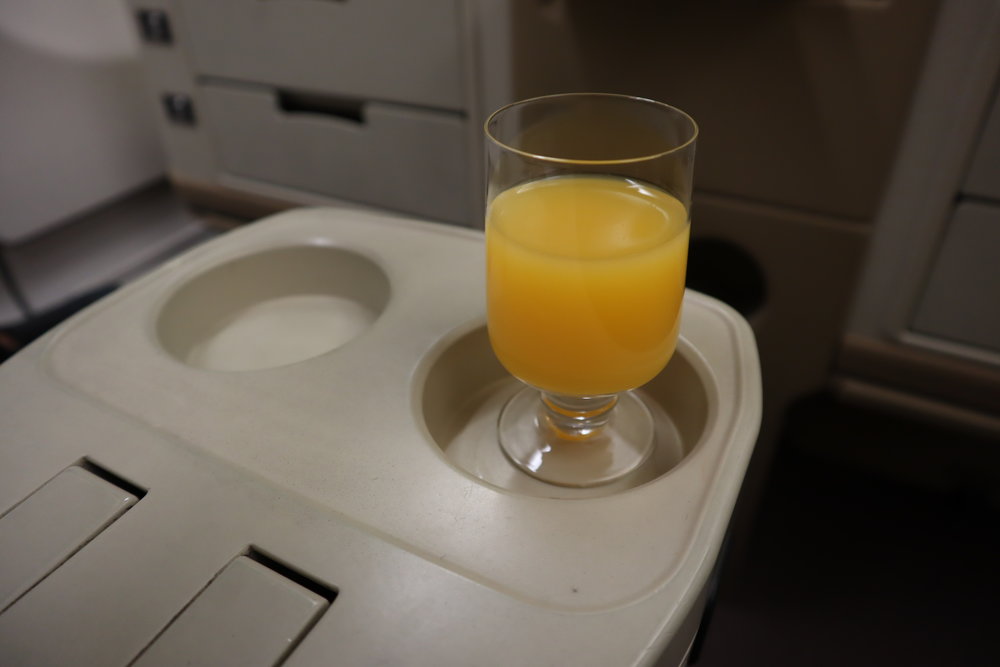 Singapore Airlines A330 business class – Welcome drink