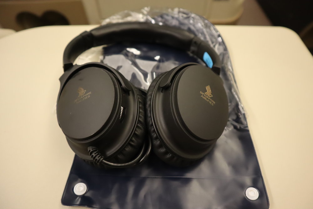 Singapore Airlines A330 business class – Headphones