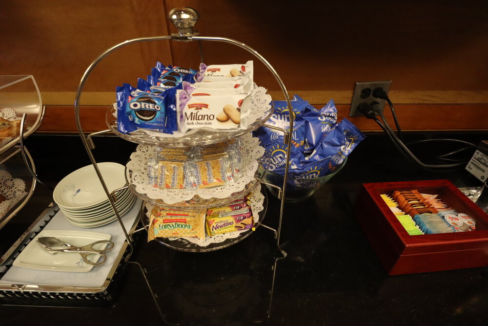 Korean Air First Class Lounge New York JFK – Packaged snacks