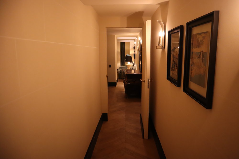 Hôtel de Berri Paris – Berri Suite hallway