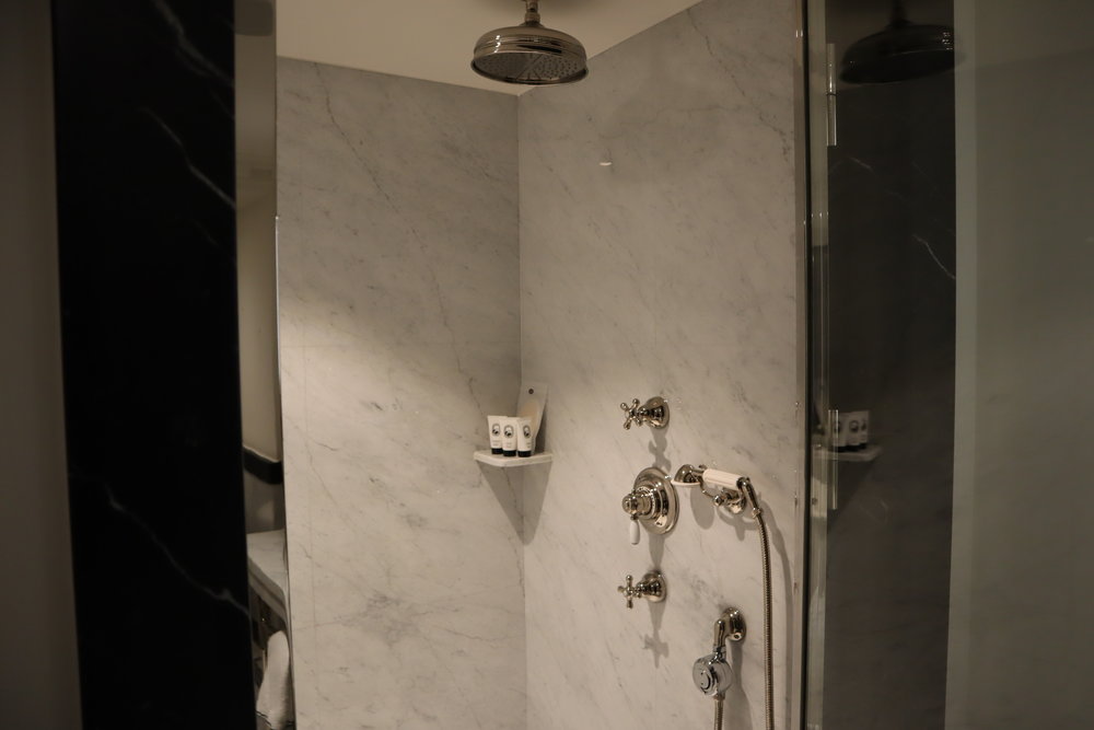 Hôtel de Berri Paris – Berri Suite shower