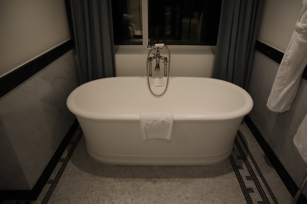 Hôtel de Berri Paris – Berri Suite bathtub