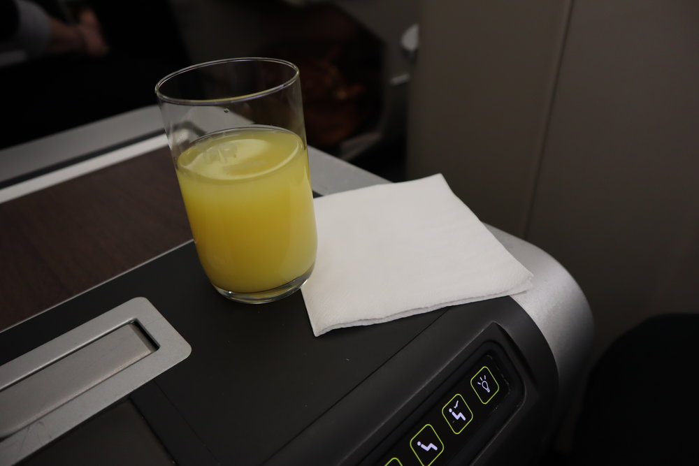 TAP Air Portugal business class – Welcome drink