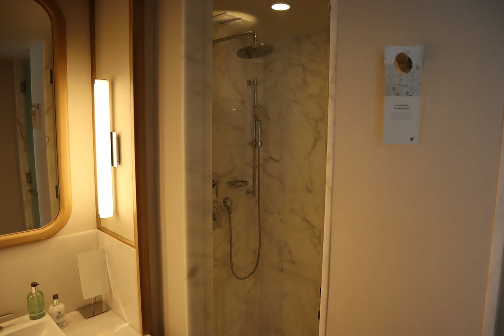 JW Marriott Parq Vancouver – Shower