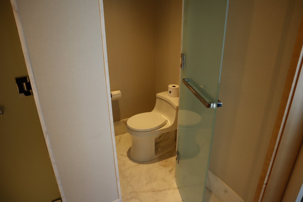 JW Marriott Parq Vancouver – Toilet