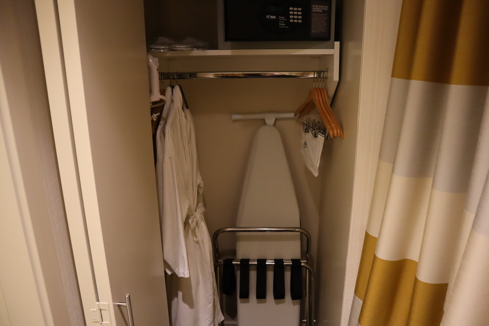 Sheraton Vancouver Wall Centre – Bathrobes