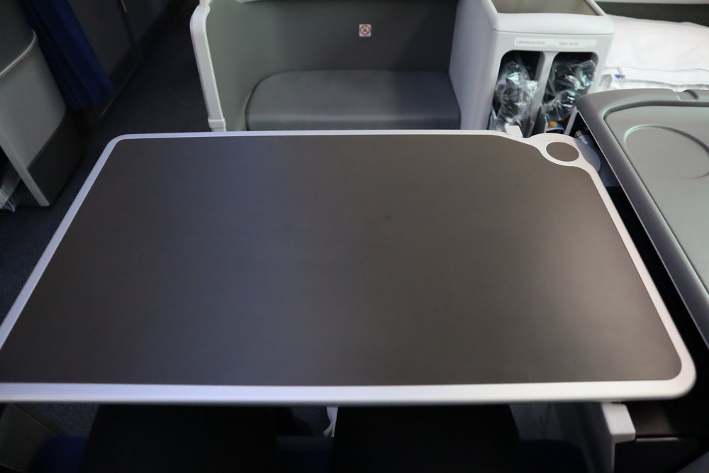 LOT Polish Airlines business class – Tray table