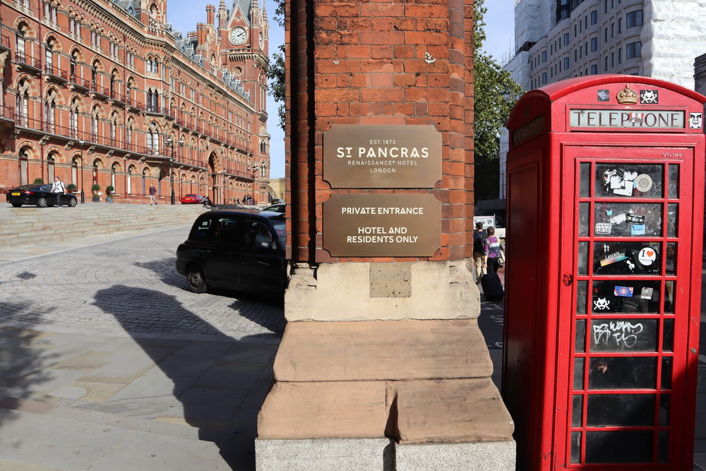 St. Pancras Renaissance Hotel London – Entrance sign