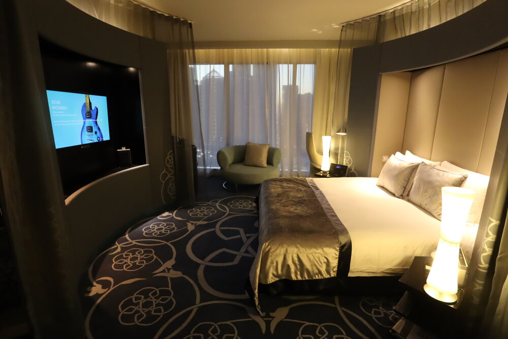 W Doha – Spectacular Room king bed