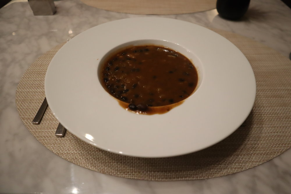 United Polaris Lounge Chicago – Black bean chili