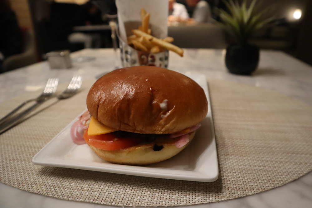 United Polaris Lounge Chicago – Blue Door Kitchen burger with fries