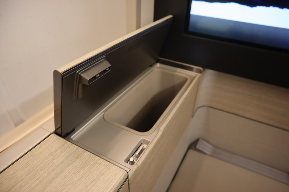 Asiana Airlines First Class – Storage nook