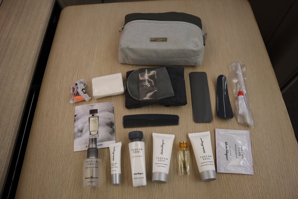 Asiana Airlines First Class – Amenity kit contents