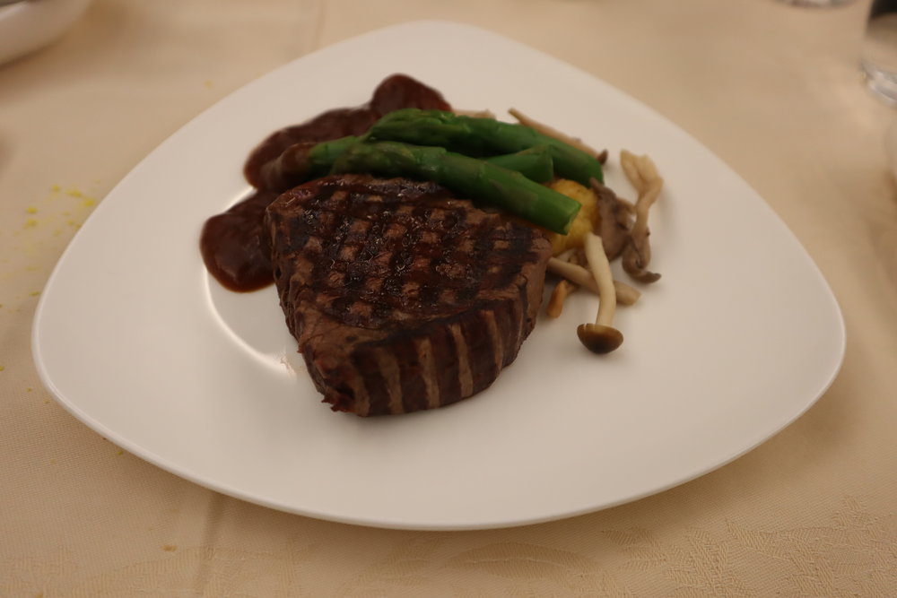 Asiana Airlines First Class – Grilled beef tenderloin with red wine sauce