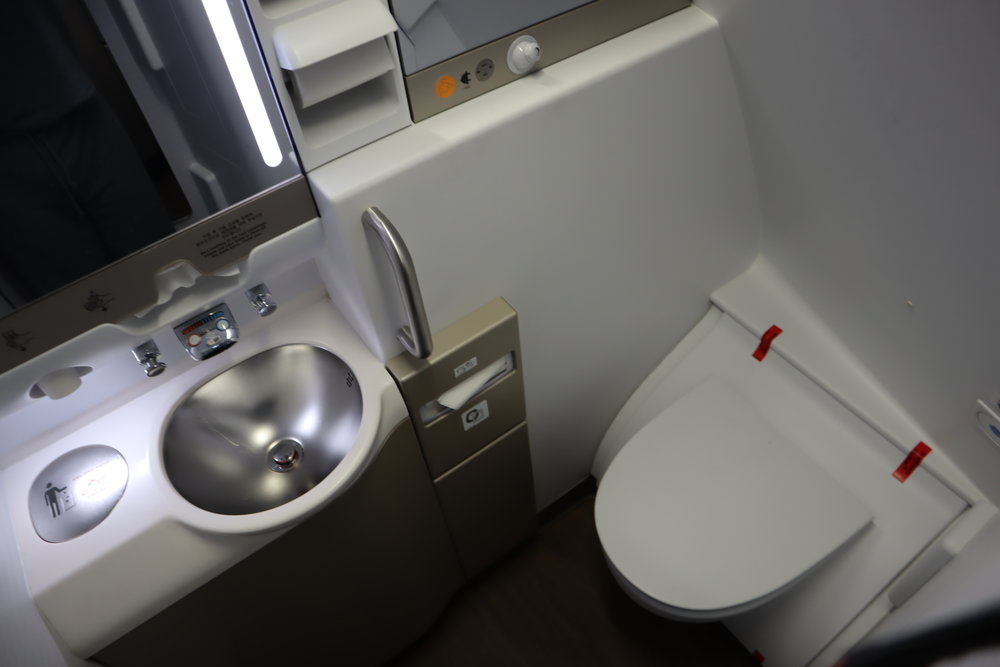 Asiana Airlines First Class – Left-side bathroom