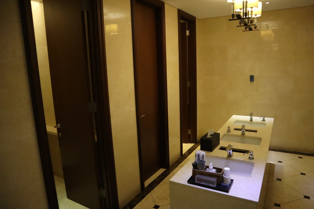 Asiana Airlines First Class Lounge – Bathroom