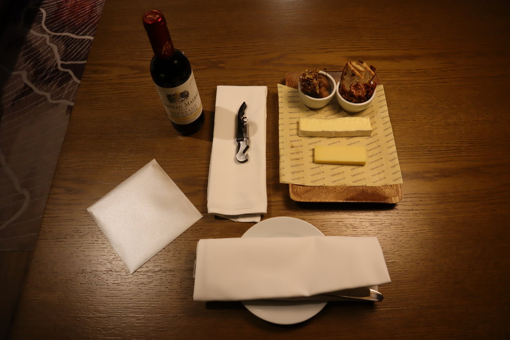 JW Marriott Dongdaemun Square Seoul – Wine and cheese amenity