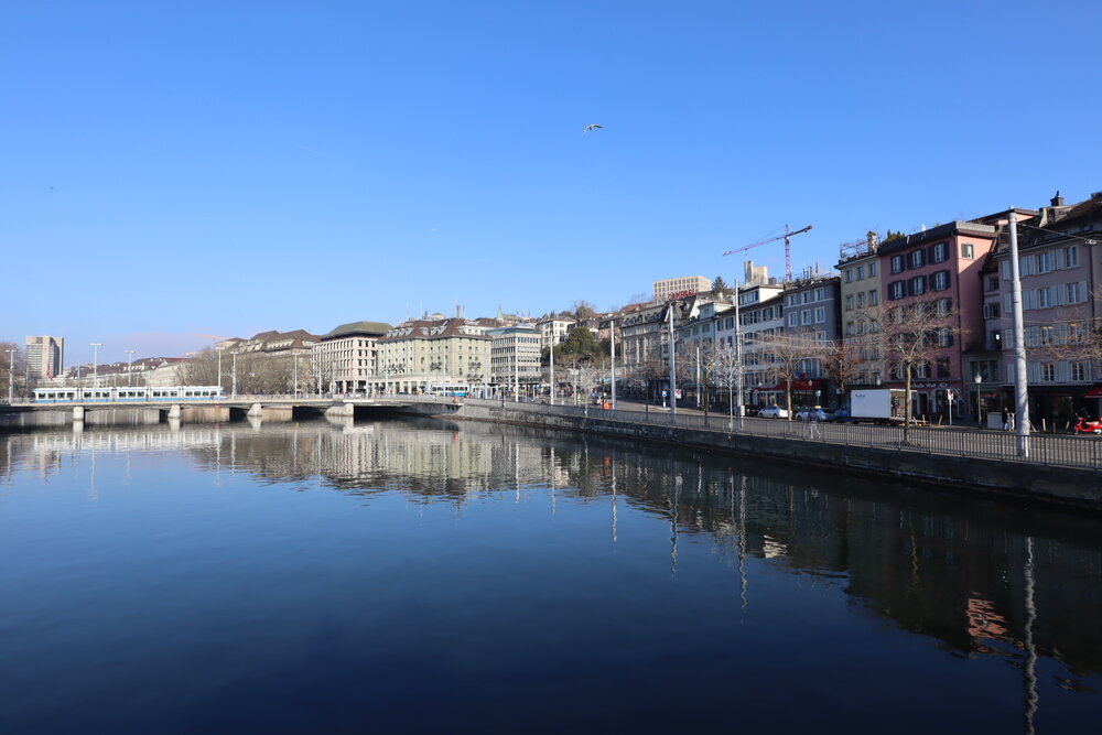 Walking along the Limmat