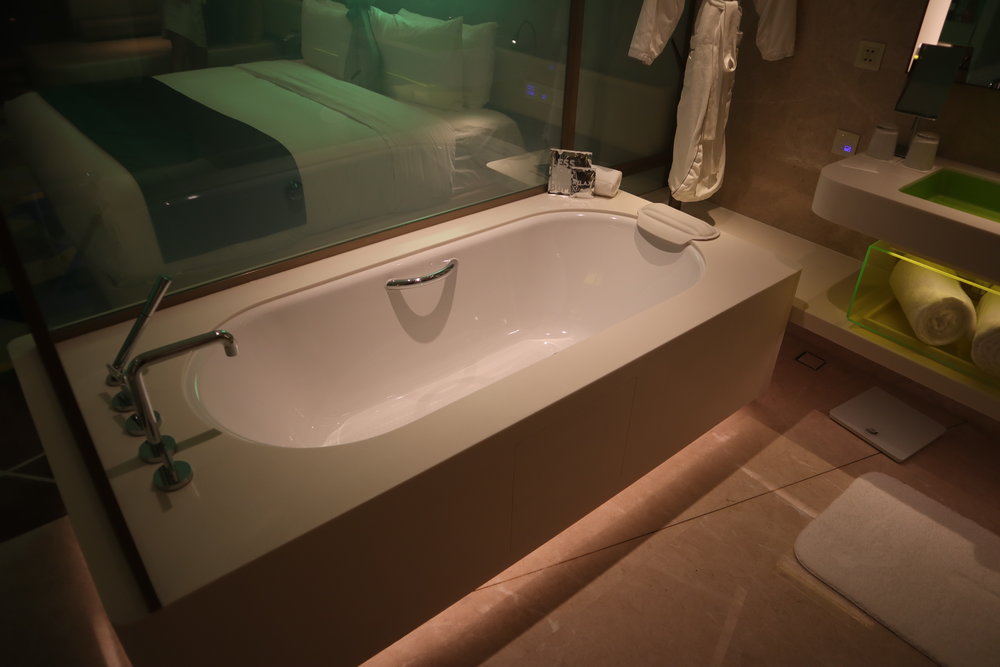 W Suzhou – Spectacular Room bathtub