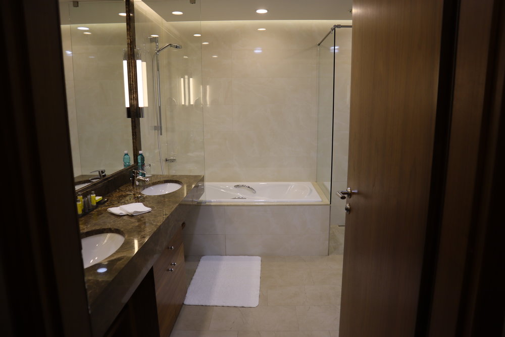 Novosibirsk Marriott Hotel – Junior suite bathroom