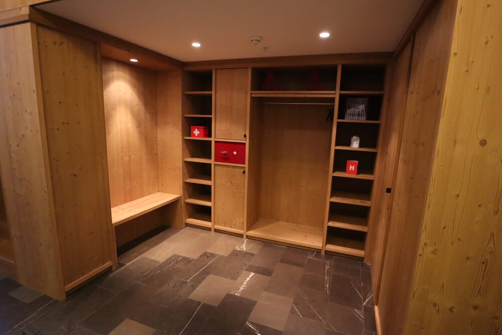 W Verbier – Sublime Suite walk-in closet