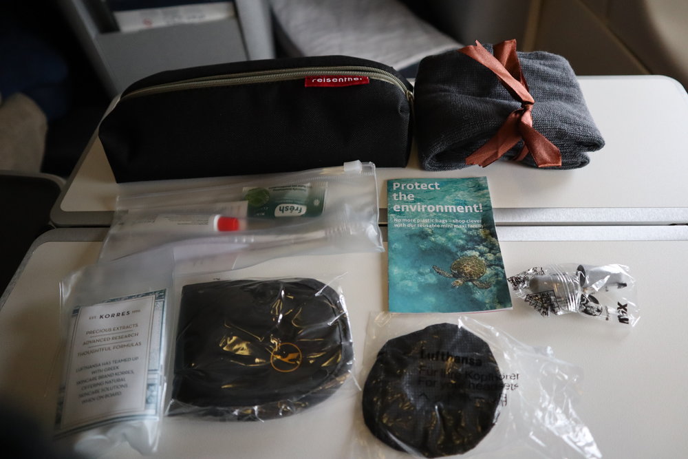 Lufthansa 747-400 business class – Amenity kit contents