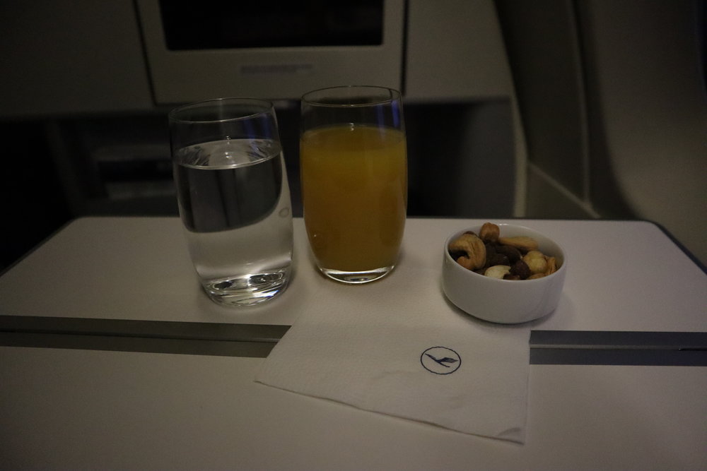 Lufthansa 747-400 business class – Orange juice