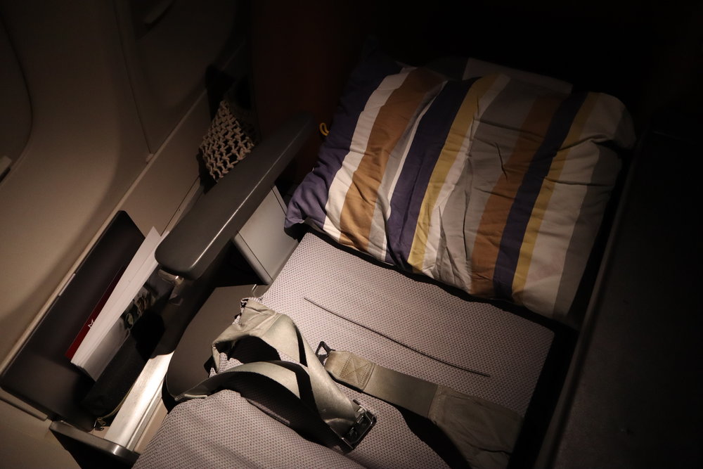 Lufthansa 747-400 business class – Bed