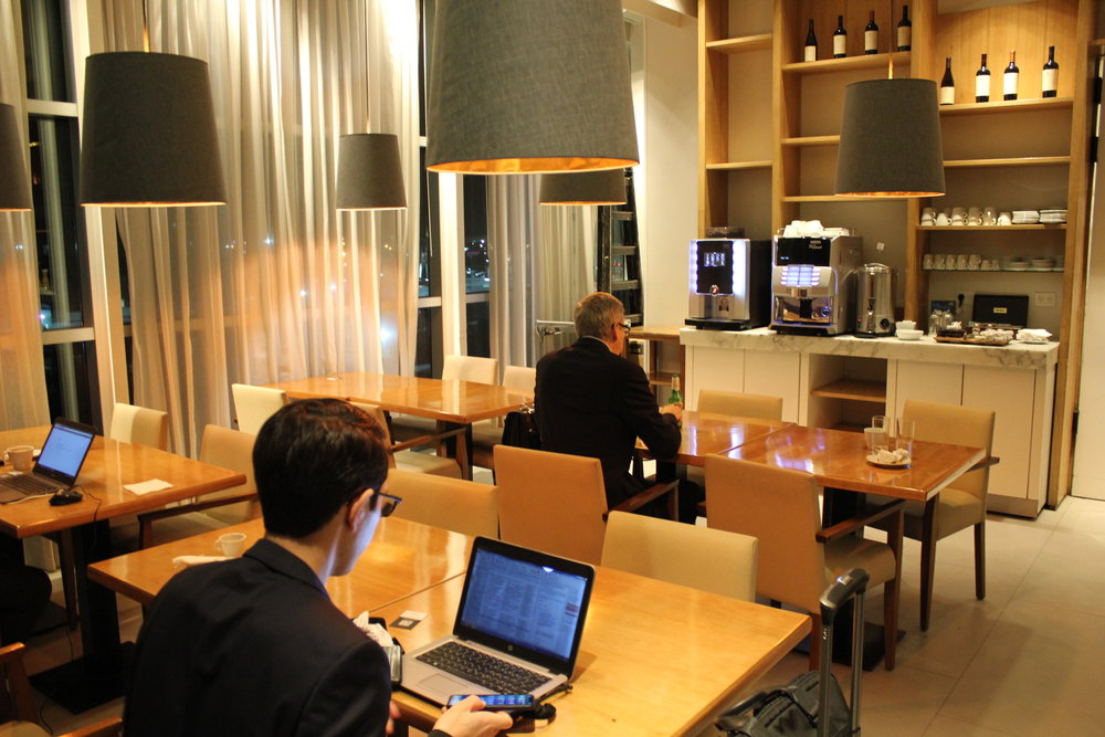 Star Alliance Lounge Buenos Aires – Dining tables