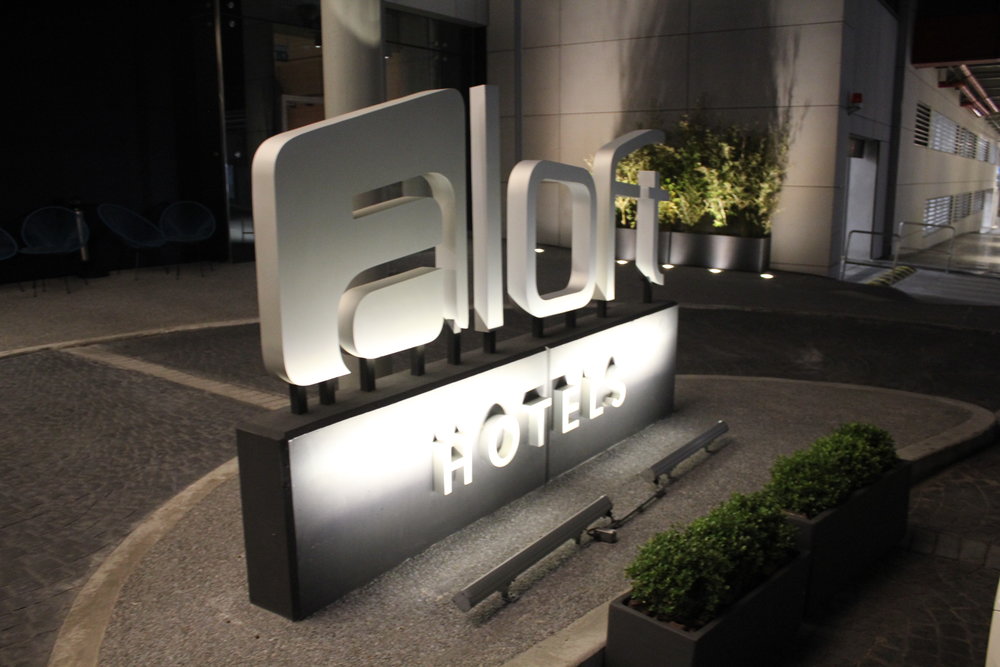 Aloft Montevideo – Exterior sign