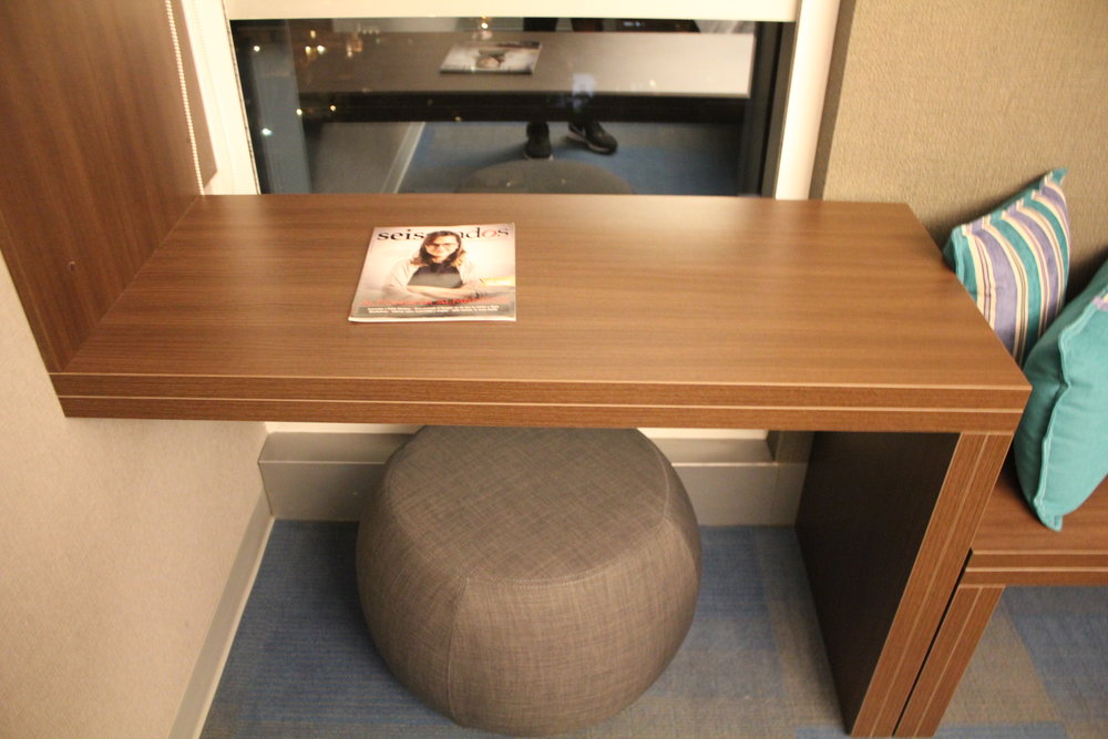 Aloft Montevideo – Left-side desk