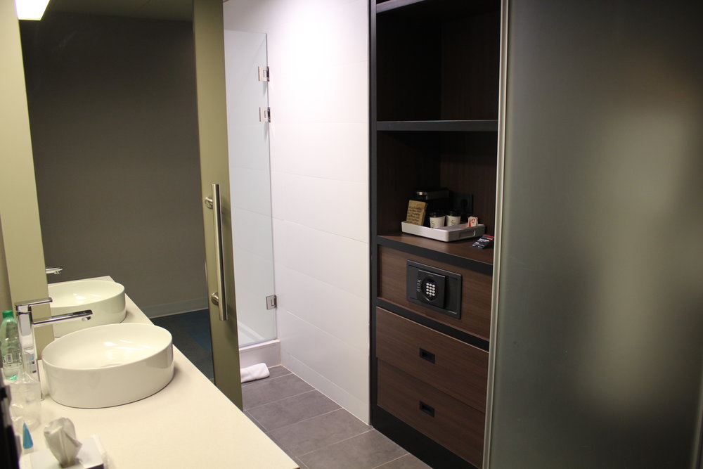 Aloft Montevideo – Bathroom