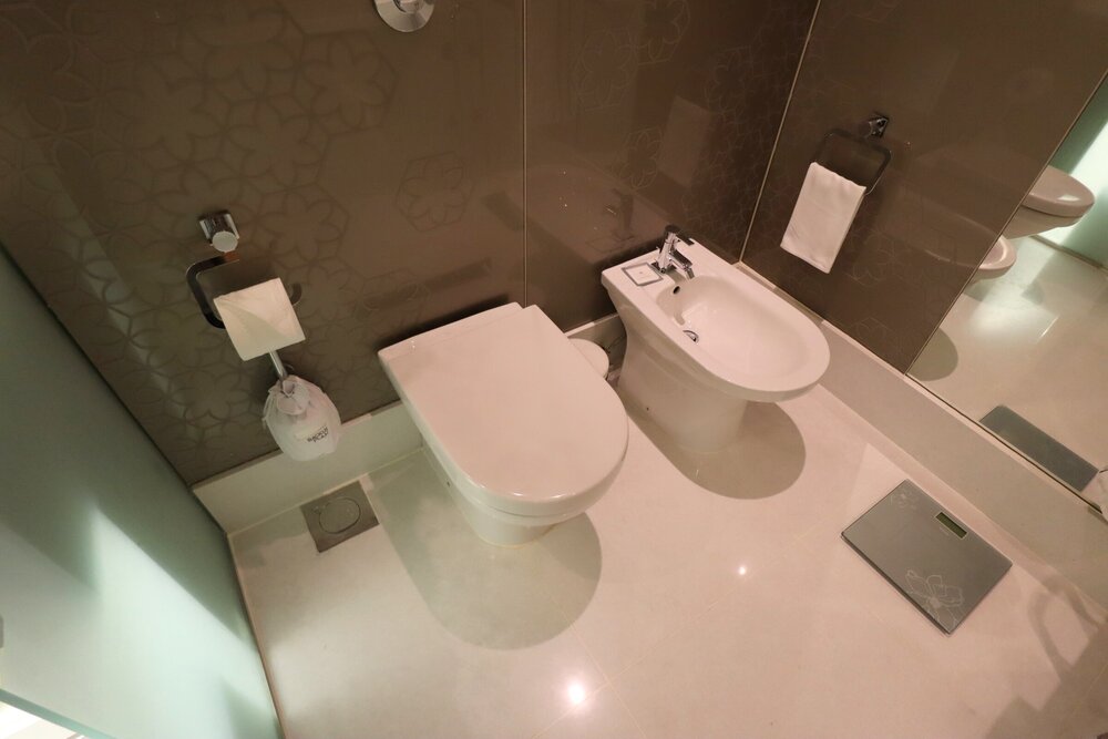 W Doha – Spectacular Room toilet