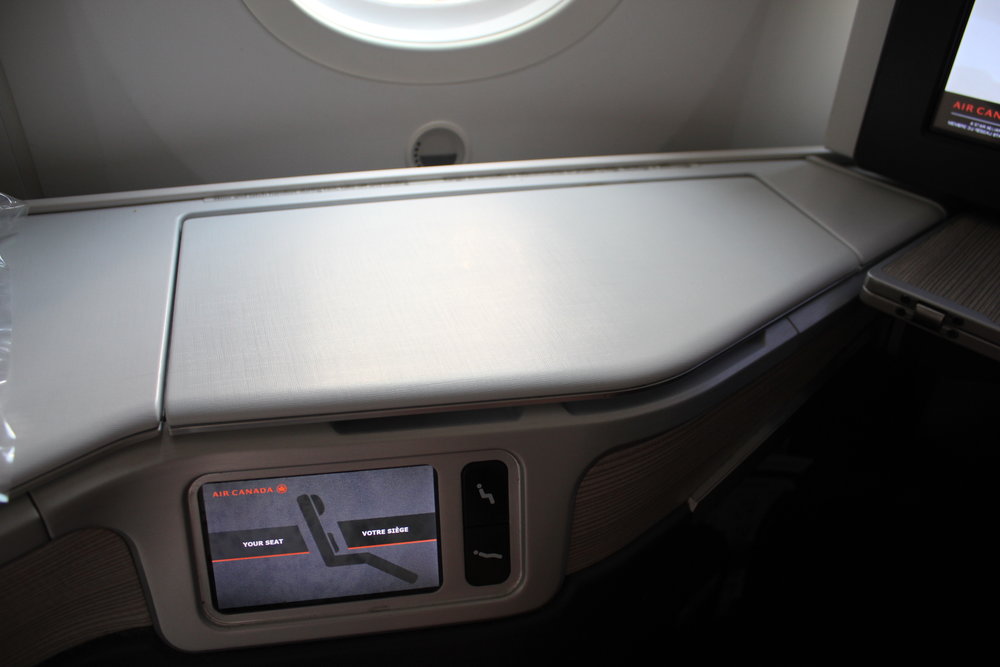 Air Canada business class – Surface space