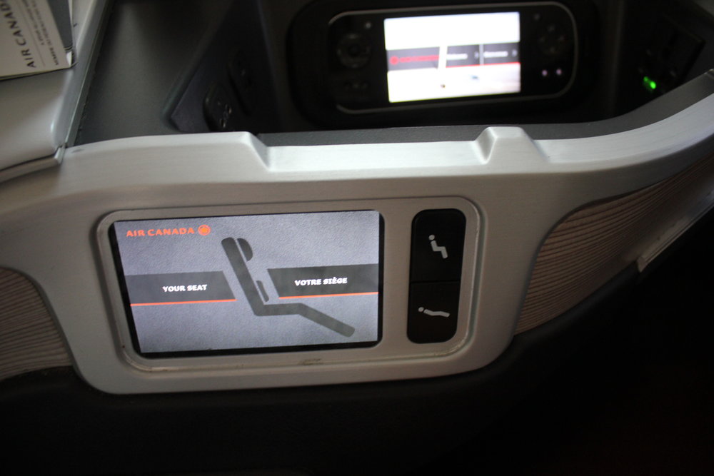 Air Canada business class – Seat controls